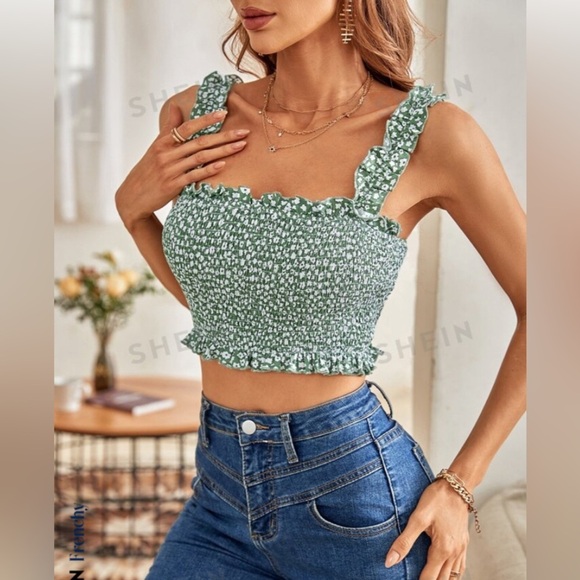 SHEIN women’s Frenchy Ditzy Floral Shirred Frill Trim Cami. Sz 8/10 Green - Picture 3 of 11